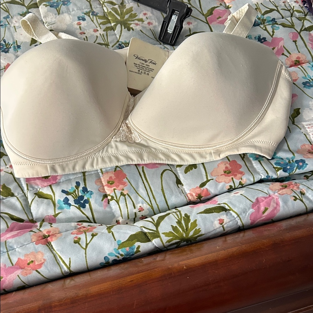 Vanity Fair Women's Elegant Cream Bra